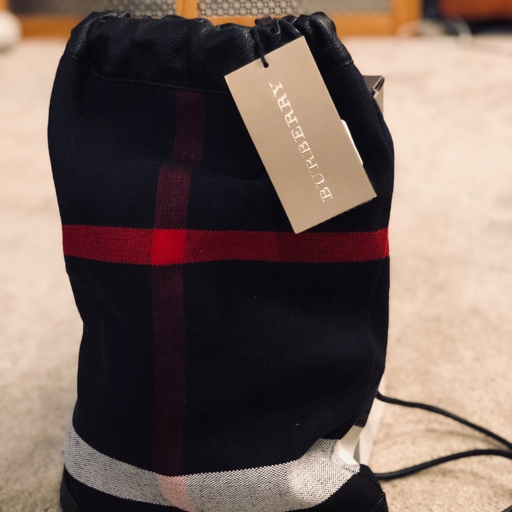 BURBERRY CLASSIC CHECK BARREL - MINI DUFFLE
